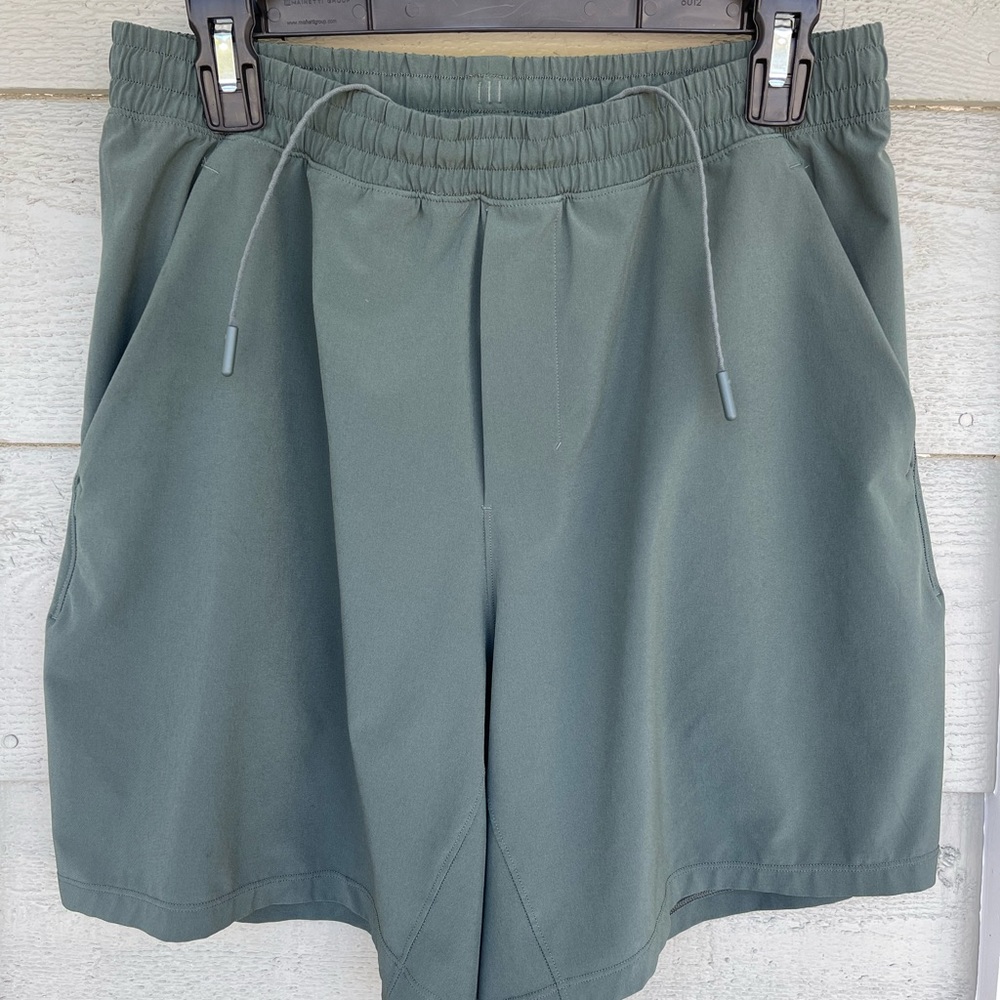 Lululemon 7” Pace Breaker short